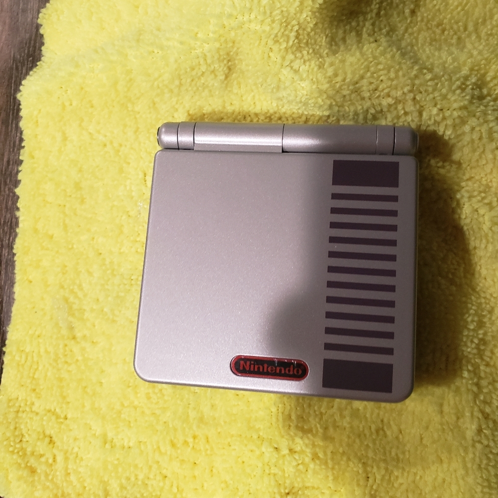 Gameboy Advance SP - Picture 3 of 3